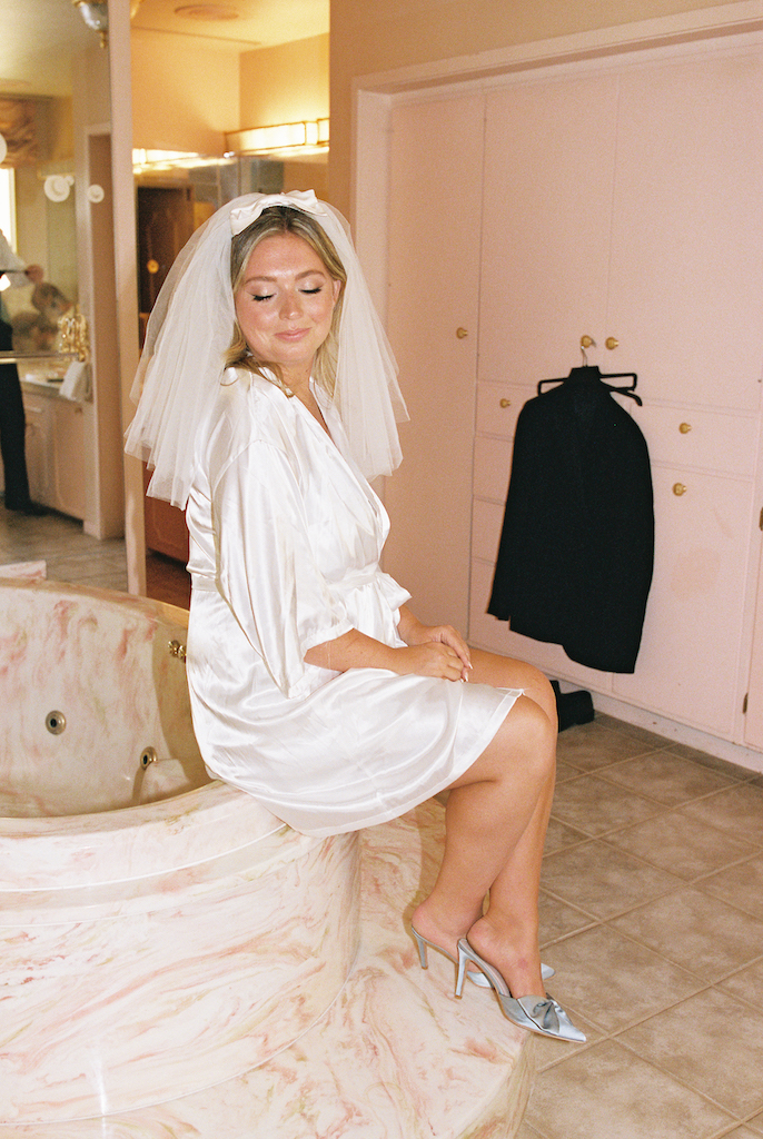 bride and groom getting ready - las vegas elopement
