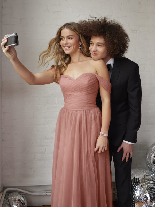 teenagers getting ready for prom