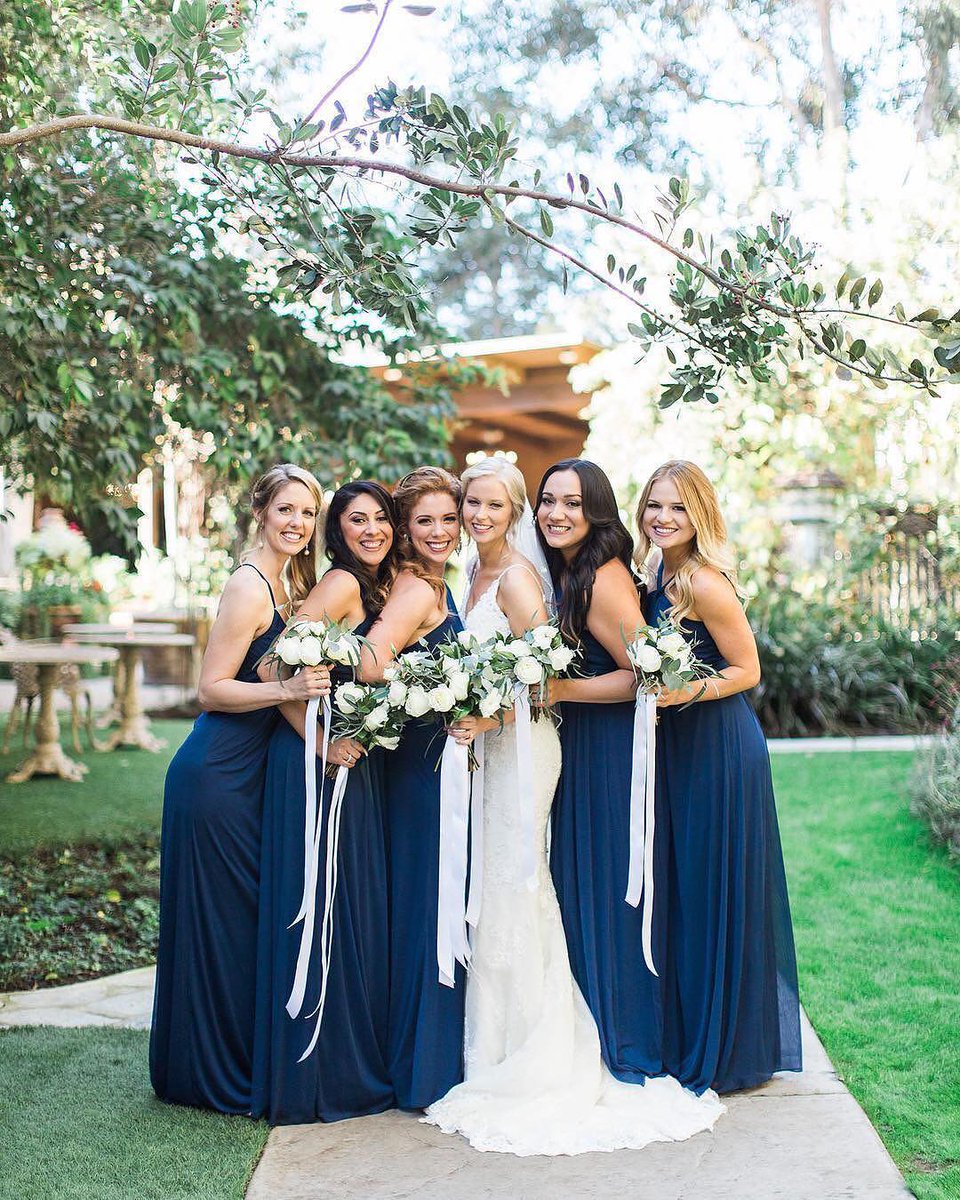 bridesmaids in marine dresses