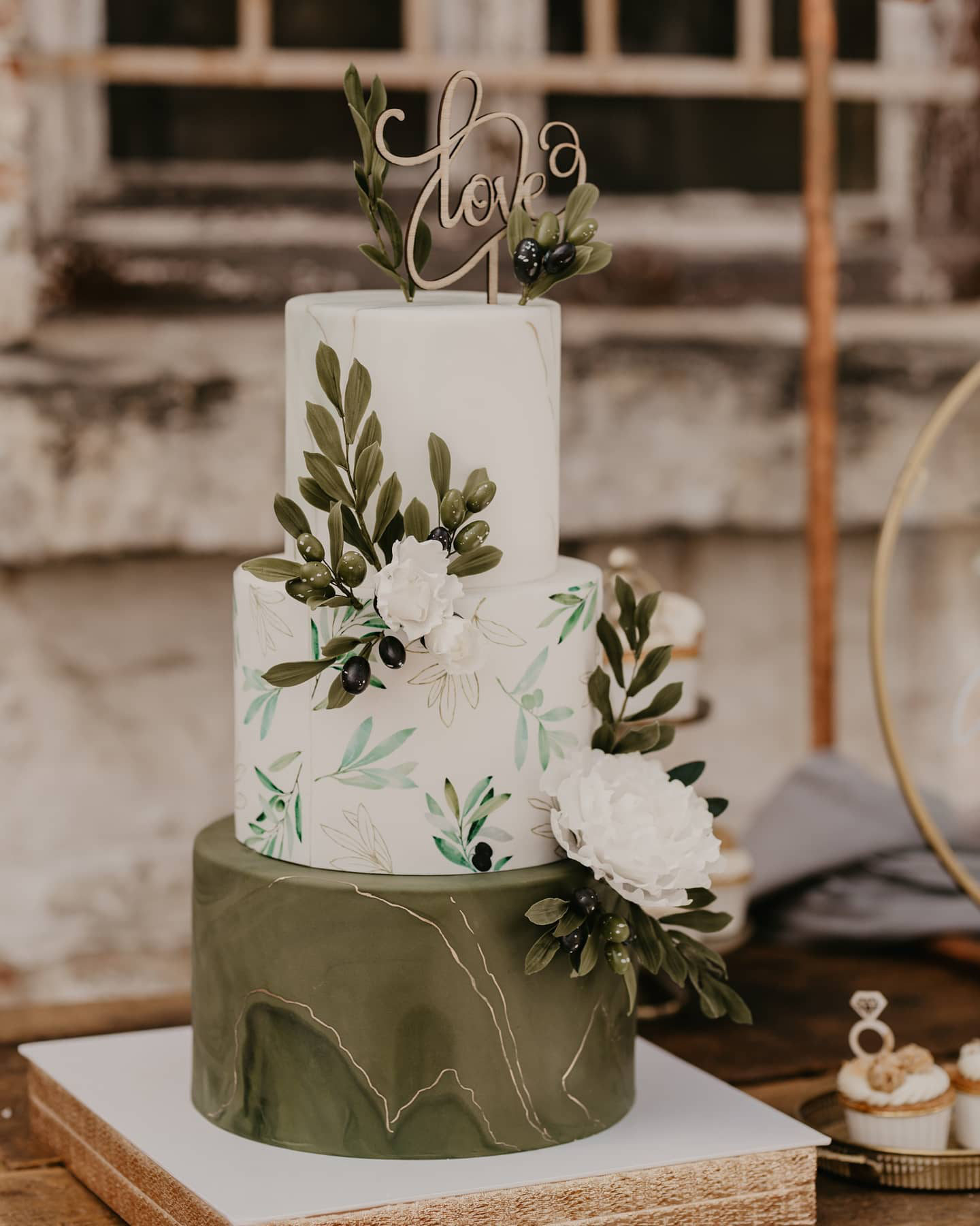 green wedding cake
